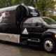 Farhzeugbeschriftung Schwarzer Truck mit Adidas-Logo